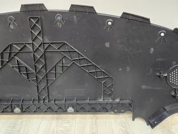 Underkörningsskydd Tesla Model 3 2017- 1084174-00-D image 9