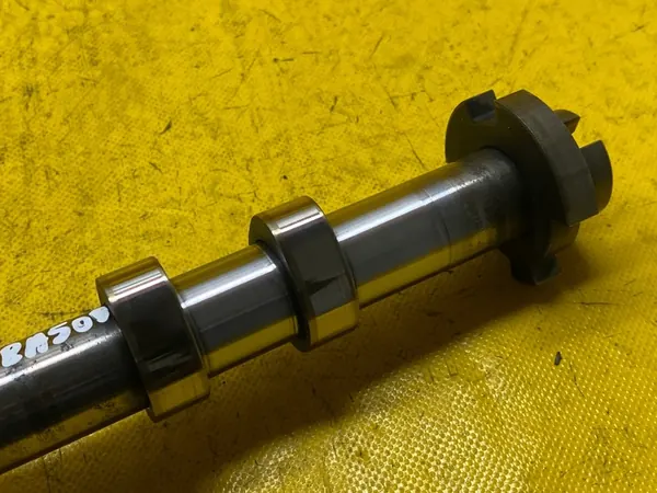 Insugningskamaxel 1.6 DCI VITO W447 W205 image 8