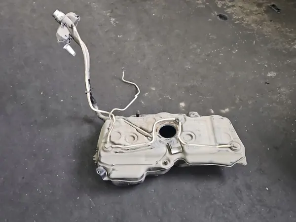 Tanque combustível OEM 5Q020105 para VW Tiguan II 1.5 TSI image 2
