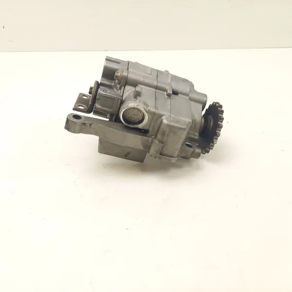 Bomba de óleo Mercedes-Benz OEM A6421810547 - Usado image 6