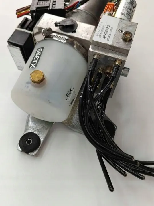 Pompe de toit Audi A4 S4 B7 Cabrio 8H0871611A image 3