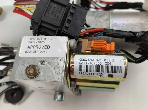 Pompe de toit Audi A4 S4 B7 Cabrio 8H0871611A image 5