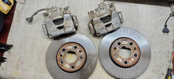 Kit discos e pinças dianteiros OEM 09B35311 image 2