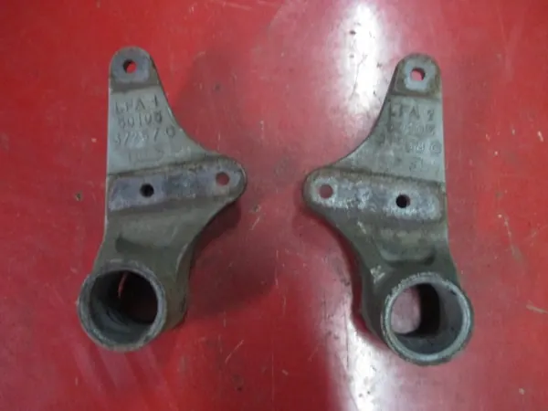 Renault OE Bladveerbevestiging Gebruikt 98-10 image 2