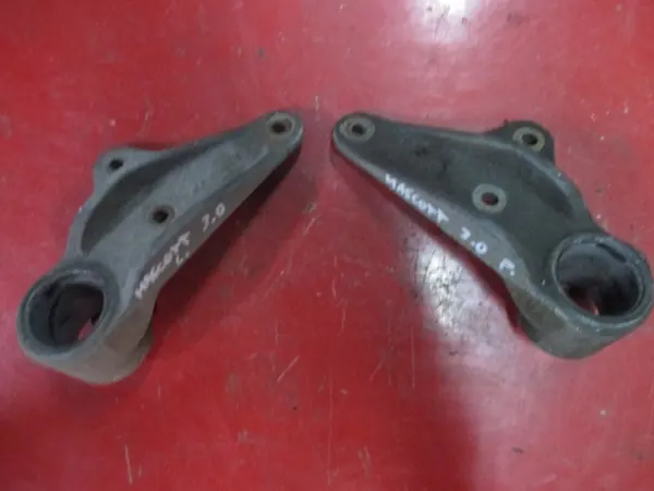 Renault OE Bladveerbevestiging Gebruikt 98-10 image 3
