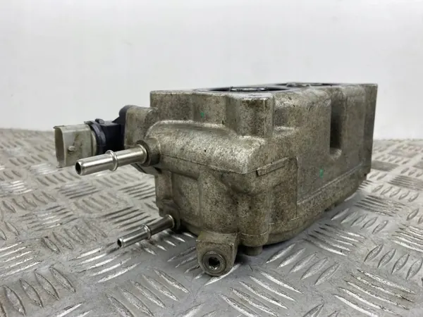 Jeep Bränslefilterhus OEM FOB31580 - Begagnad image 8