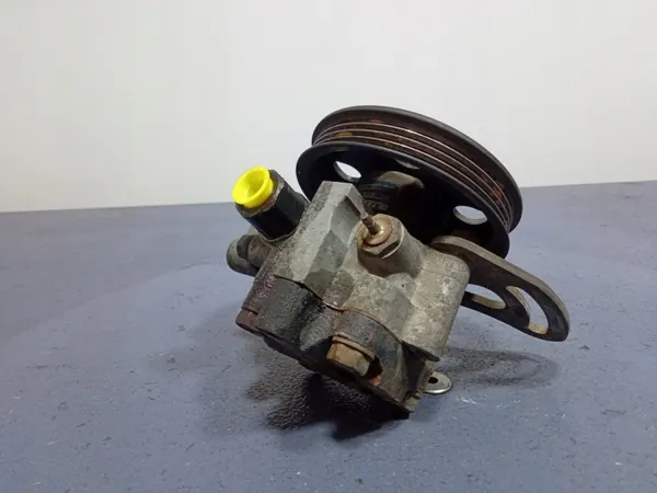 Pompe de direction assistée Chevrolet OEM 96815248 - Occasion image 4