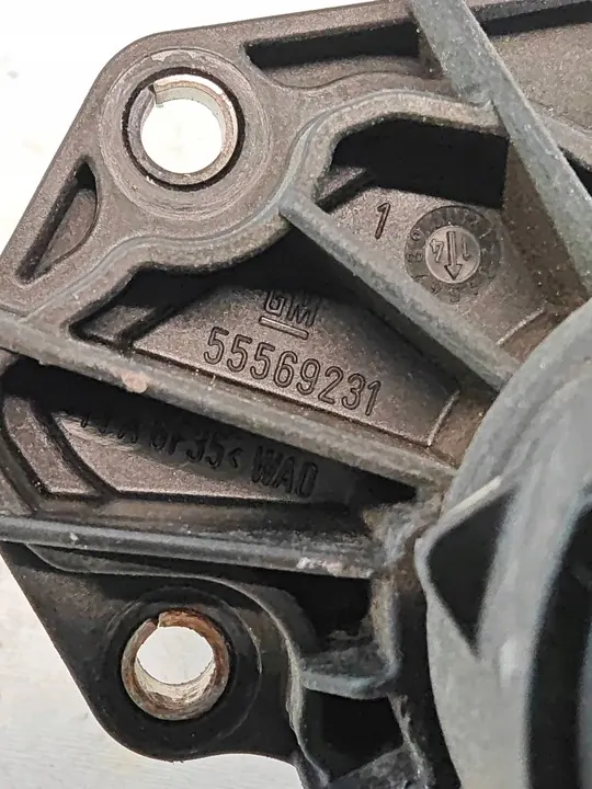 Opel Zafira C Carcasa de Termostato 55569231 image 3