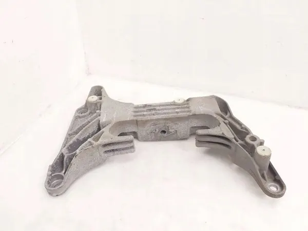 Support de boîte BMW 5 (G30) 2018 OEM 6870619 image 1