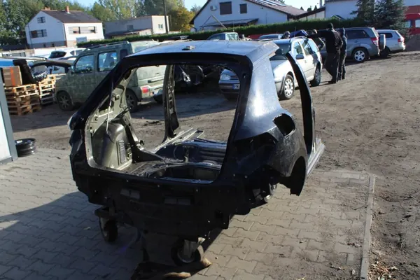 Audi A1 82A takasivu vasen/oikea - Käytetty image 6