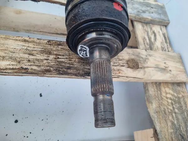 Framdrivaxel Toyota Hilux 2.5 D4D AWD image 6