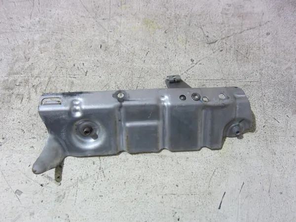 Protector térmico turbo BMW X1 F48 OEM 7618371 - Usado image 10