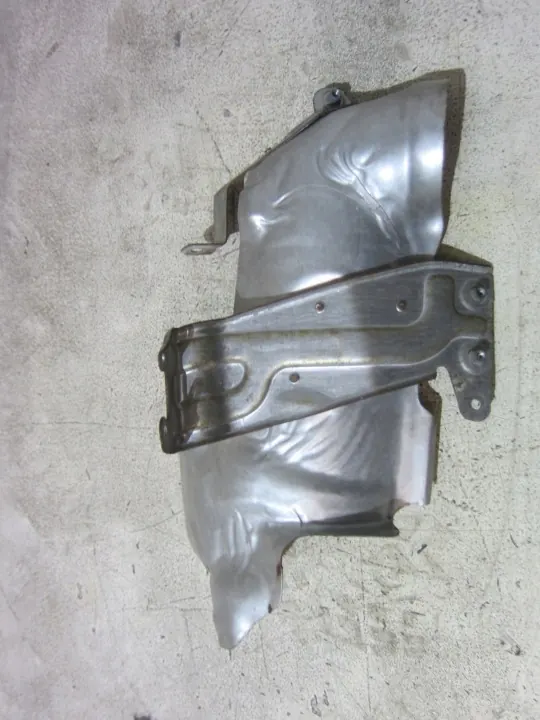 Protector térmico turbo BMW X1 F48 OEM 7618371 - Usado image 5