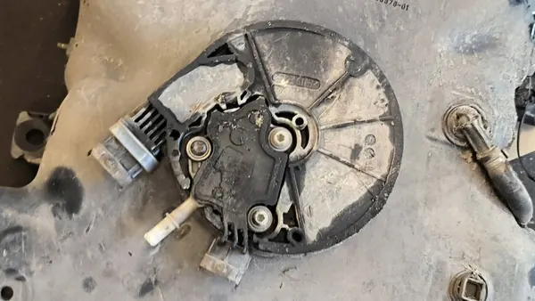 Depósito AdBlue OEM 172A22038R para Opel Movano II B image 3