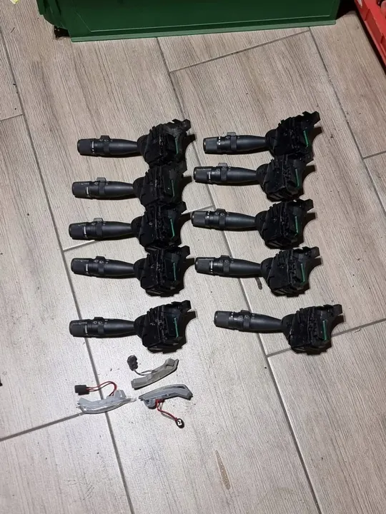 Lancia Voyager Grand Voyager 08-20 Seat Belt Tensioners Left Right image 6