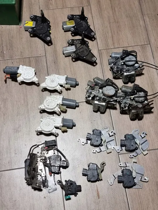 Lancia Voyager Grand Voyager 08-20 Seat Belt Tensioners Left Right image 7