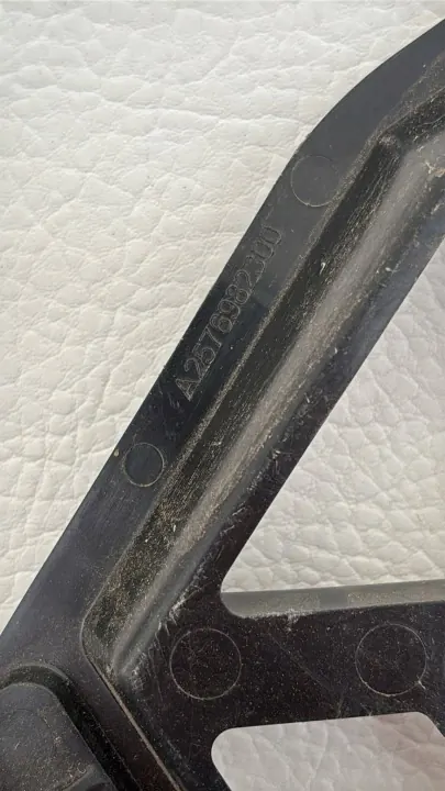 Mercedes-Benz Vasen Kiinnityslista OEM A2576982300 image 3