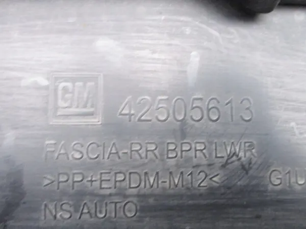OEM 42505613 takapuskurin spoileri Opel Mokka X:lle image 9