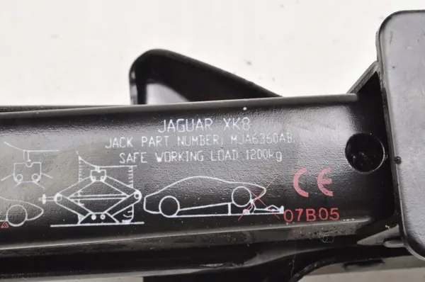 Set de macaco Jaguar XK8 X100 OEM MJA6360AB image 7