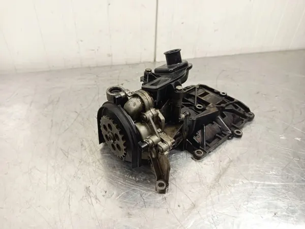 Gebrauchte Ölpumpe OEM 7798014-06 für BMW 1er image 2