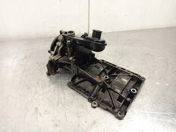 Gebrauchte Ölpumpe OEM 7798014-06 für BMW 1er image 4