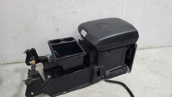 Accoudoir tunnel Dodge OE OEM pour RAM 1500 2013-18 image 2