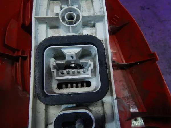 Renault Twingo I Luz Trasera Derecha 2000-2004 8200338149 image 3