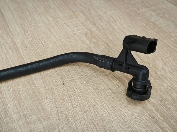 BMW Tankavluftningsslang OEM 8664930 - Begagnad image 3