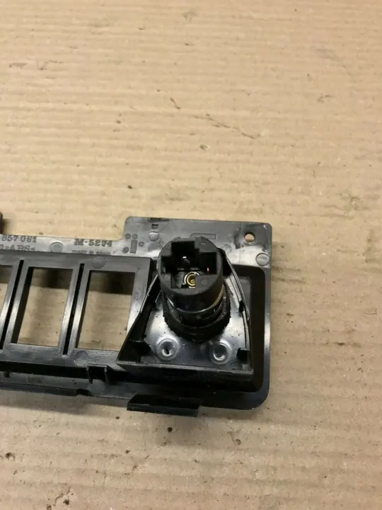 Enchufe 12V delantero OEM 6K0857061 para Seat Cordoba image 6