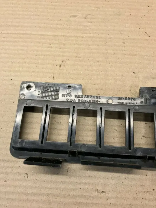 Enchufe 12V delantero OEM 6K0857061 para Seat Cordoba image 7