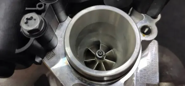 Turbo usado OEM 04C145702T para VW Polo Van image 4