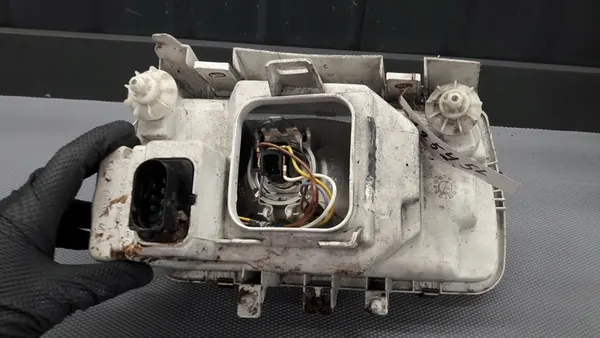 Farol esquerdo VW POLO IV HELLA EU 6N1941015A image 10