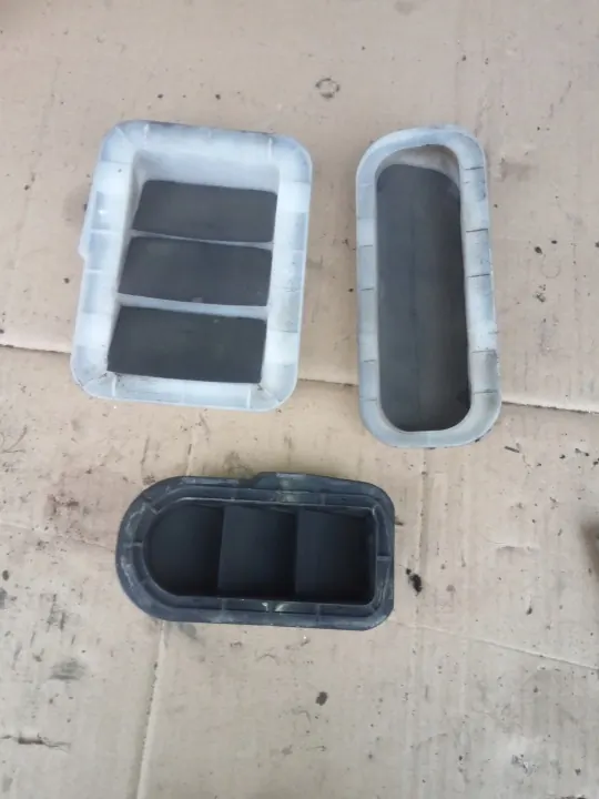 Toyota AURIS II 13-18 HB Kofferraum Lüftungsgitter Set 3pcs image 2
