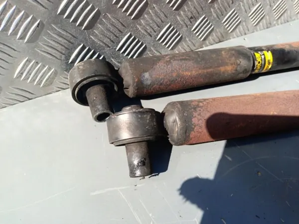 Mercedes Vito W447 Hintere Stoßdämpfer OEM Wrakowisko-14159- image 3