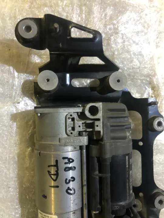 Compresseur suspension Audi A8 D4 OEM 4H0616005D image 4