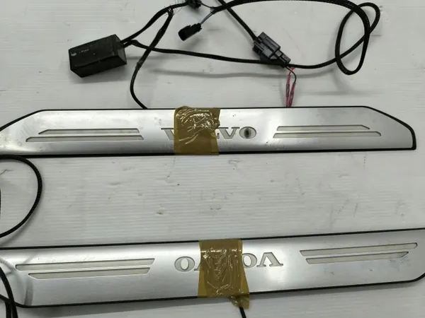 Conjunto de soleira iluminada OEM para Volvo XC60 I 08-13 image 3