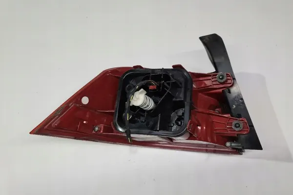 Luz trasera derecha VW PASSAT B7 2012 image 2