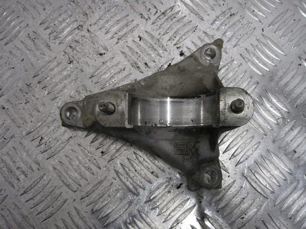 Fixation d'arbre de transmission Mazda image 1