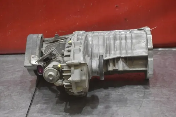 Redutor de caixa manual OEM 0AD341012L VW Touareg image 2