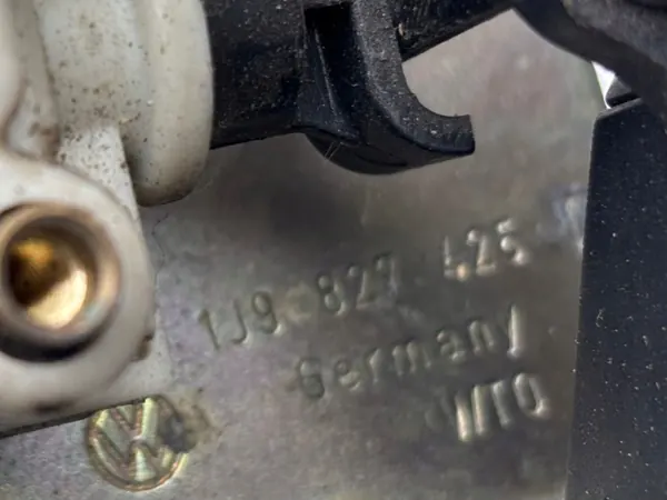 OEM 1J9827425D Kofferbakslotschakelaar VW Golf IV image 3