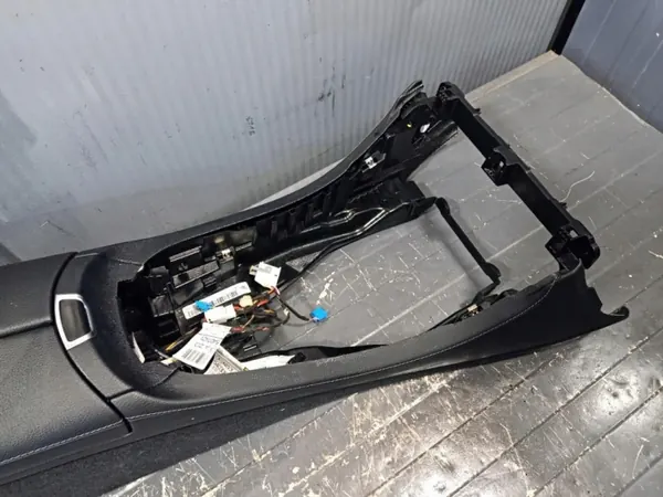 Mittkonsol armstöd OEM Wrakowisko-28488- image 3
