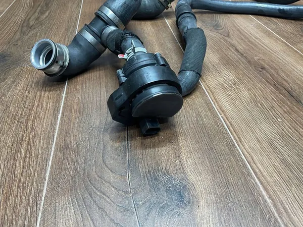 Vattenpump Mercedes-Benz A2118350028 image 7