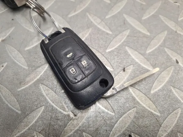 Sytytyskytkin avaimella Opel Insignia A image 9