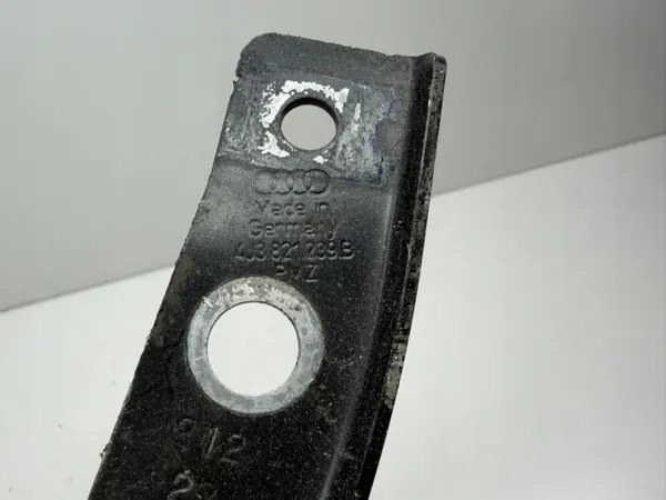 Audi E-Tron Kotflügelhalter vorne links OEM 4J3821239B image 3