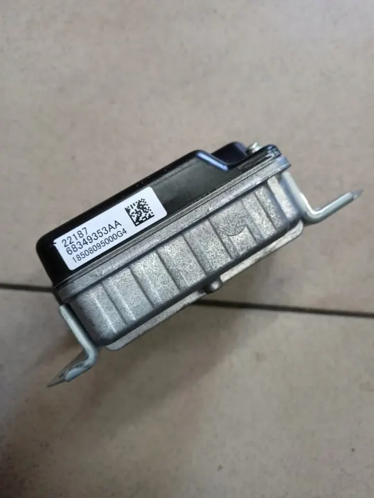 Module convertisseur de tension OEM 68349353AA - Jeep image 5