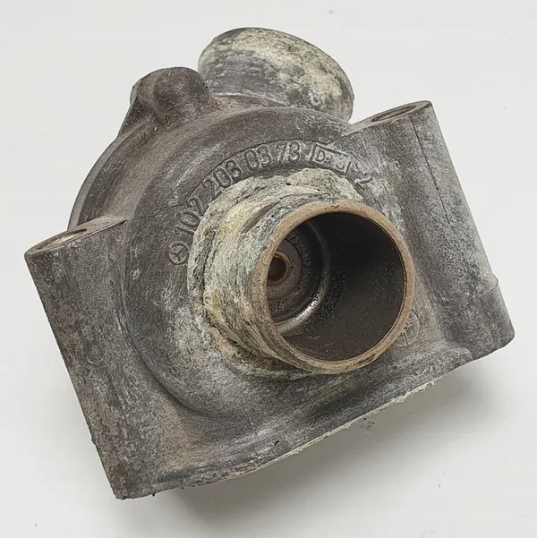 Carcasa de termostato Mercedes G-Class W460 2.3 image 2