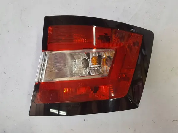 Lámpara trasera derecha SKODA FABIA III 6V9 image 3