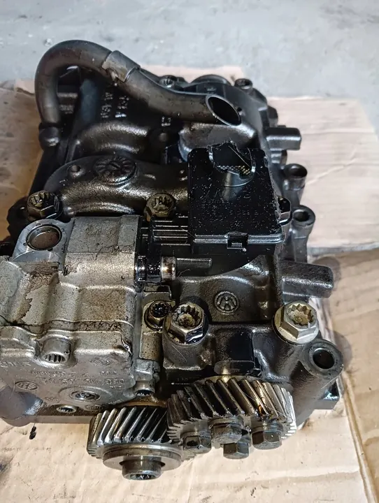 Olje pump VW Audi 2.0 TDI | 03L103537 image 10
