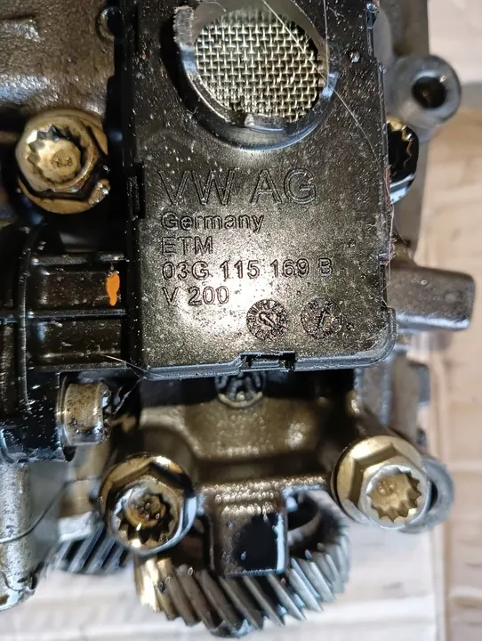 Olje pump VW Audi 2.0 TDI | 03L103537 image 5