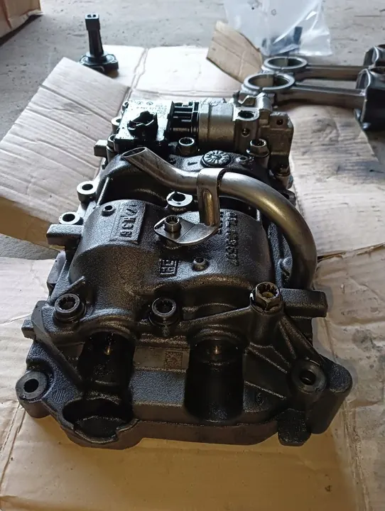 Olje pump VW Audi 2.0 TDI | 03L103537 image 6